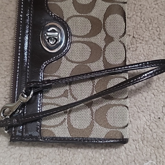 ❤️Coach Wristlet Signature Canvas Brown Tan🔥 - Picture 10 of 11